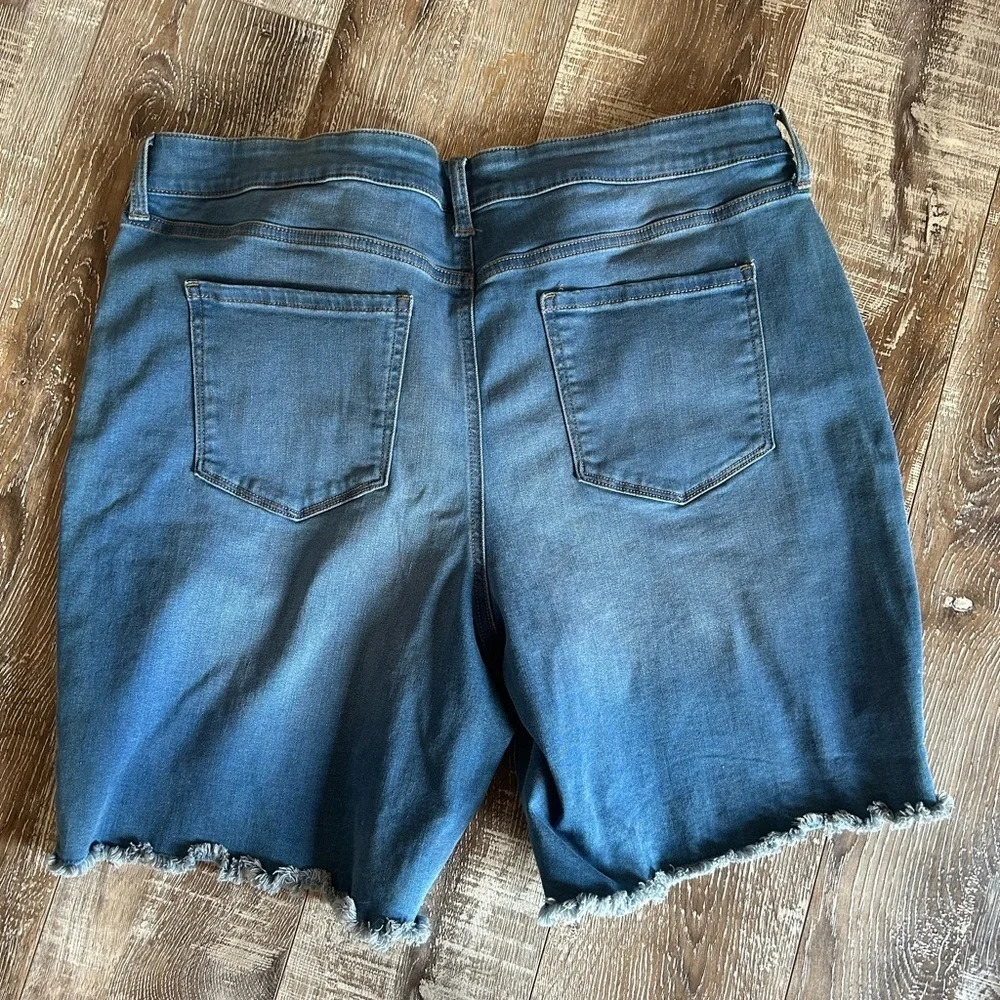 Nine West Women’s Bermuda Mid Rise Denim Jean Shorts Size 28